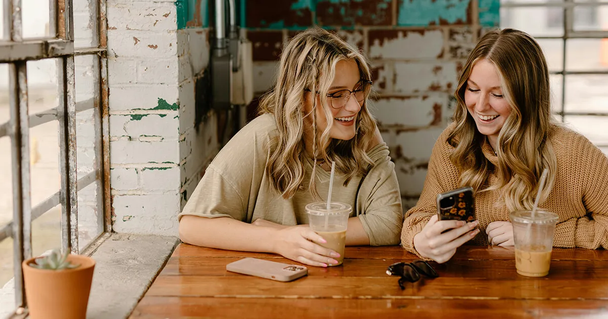 Learning languages through eavesdropping in social environments